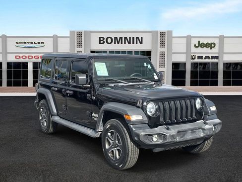 Used 2018 Jeep Wrangler Unlimited Sport S image 2