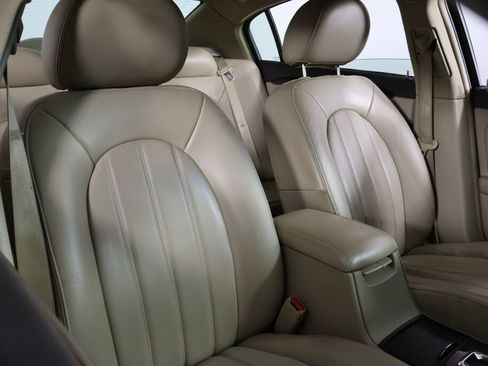 Used 2010 Buick Lucerne CXL image 24