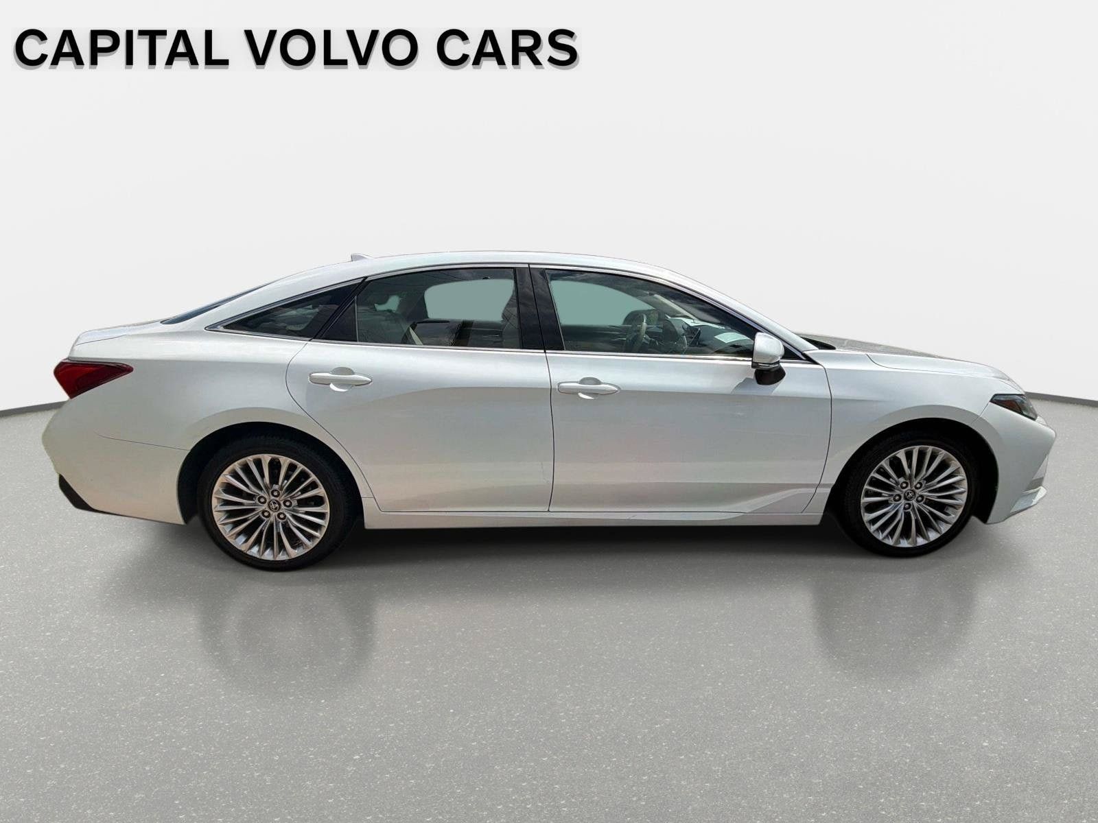 Used 2019 Toyota Avalon Limited FWD image 5