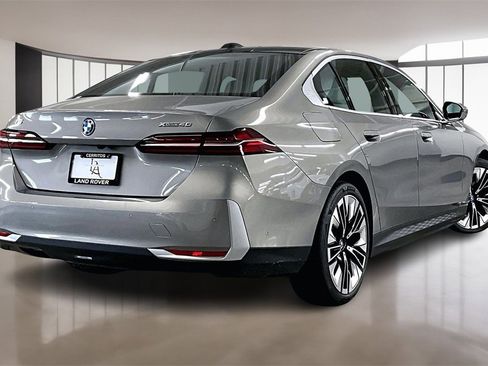 Used 2025 BMW i5 xDrive40 w/ Premium Package image 6