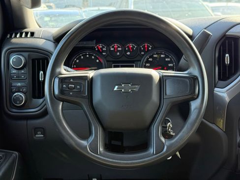 Used 2019 Chevrolet Silverado 1500 Custom Trail Boss w/ Custom Convenience Package AWD/4WD image 18
