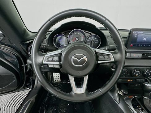 Used 2020 MAZDA MX-5 Miata Club w/ Interior Package RWD image 11