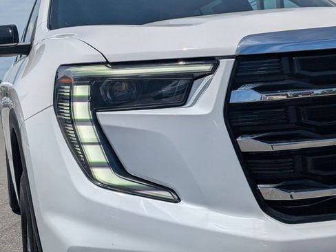 Certified 2025 GMC Acadia Elevation FWD image 10