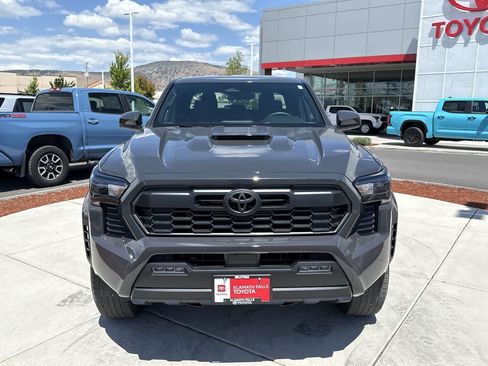 Used 2025 Toyota Tacoma TRD Sport AWD/4WD image 3