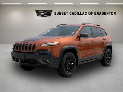 Used 2016 Jeep Cherokee Trailhawk w/ Comfort/Convenience Group AWD/4WD image 7