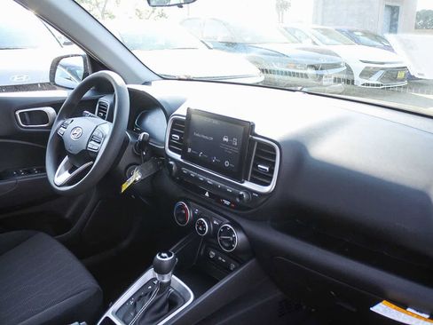 New 2026 Hyundai Venue SE image 21