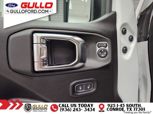Used 2025 Jeep Wrangler Rubicon w/ Convenience Group image 17