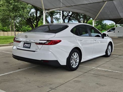 Used 2025 Toyota Camry LE w/ Convenience Package image 5