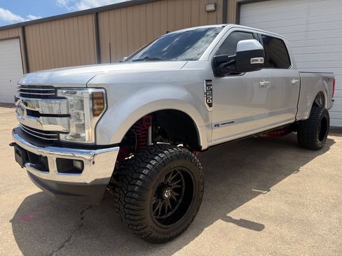 Used 2019 Ford F250 Lariat w/ Lariat Value Package AWD/4WD image 11