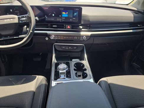 New 2027 Kia Carnival SX Prestige FWD image 15