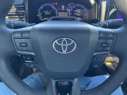 Used 2025 Toyota Camry XSE w/ Premium Plus Package image 21