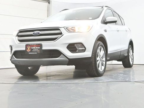 Used 2018 Ford Escape SE w/ Ford Safe & Smart Package image 29