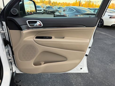 Used 2020 Jeep Grand Cherokee Limited image 20