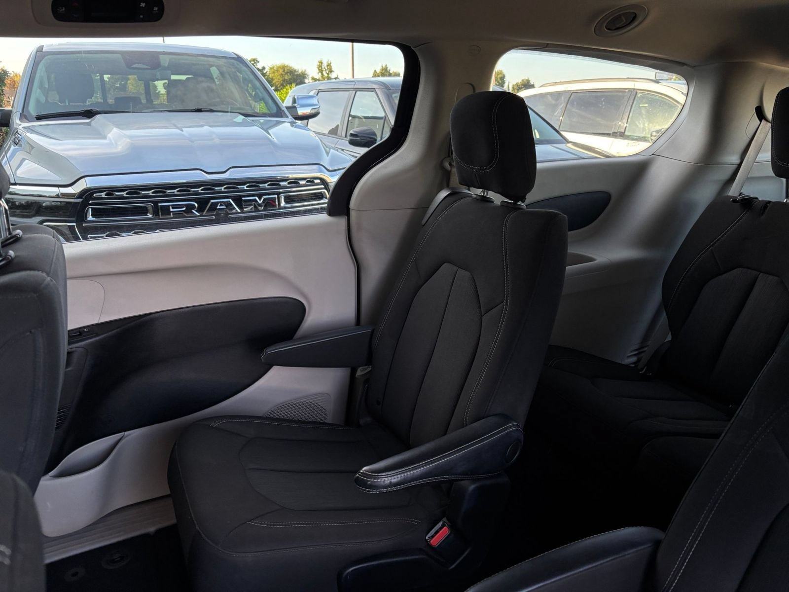Used 2023 Chrysler Voyager LX FWD image 41