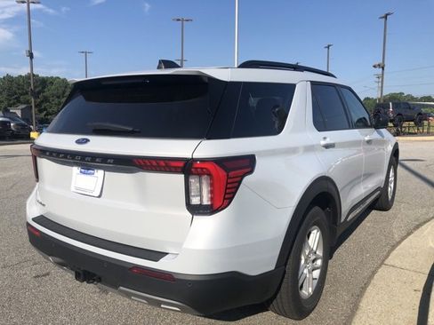 New 2025 Ford Explorer Active w/ Active Comfort Package image 8