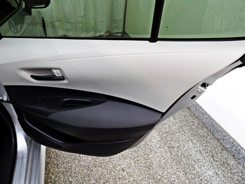 Used 2022 Toyota Corolla LE FWD image 12