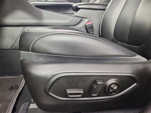 Used 2023 Jeep Grand Cherokee Limited w/ Black Appearance Package image 11