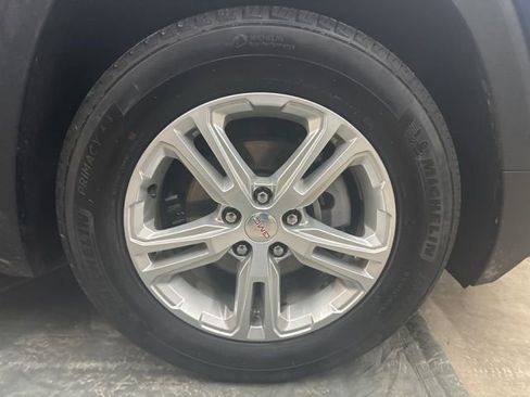 Used 2023 GMC Terrain SLE w/ Driver Convenience Package image 23