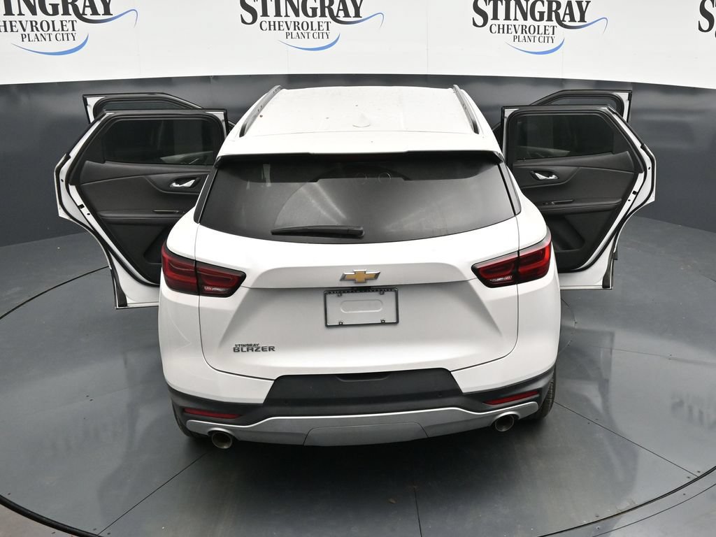 Used 2025 Chevrolet Blazer LT w/ Sound & Technology Package FWD image 35