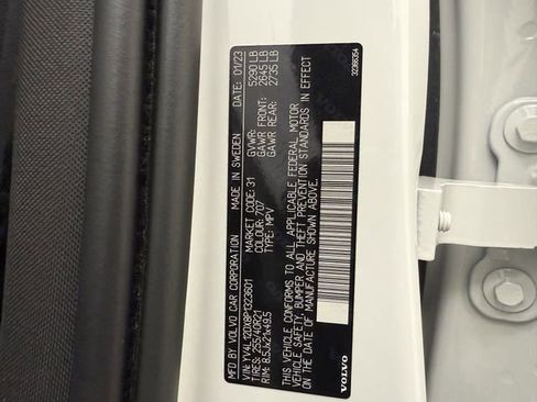 Certified 2023 Volvo XC60 B5 Ultimate w/ Climate Package image 27