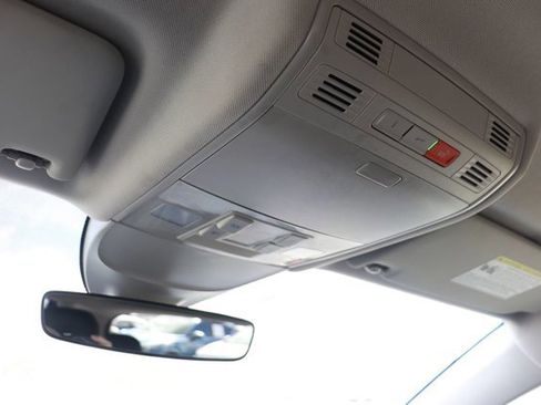 Used 2024 Volkswagen Taos SE image 25