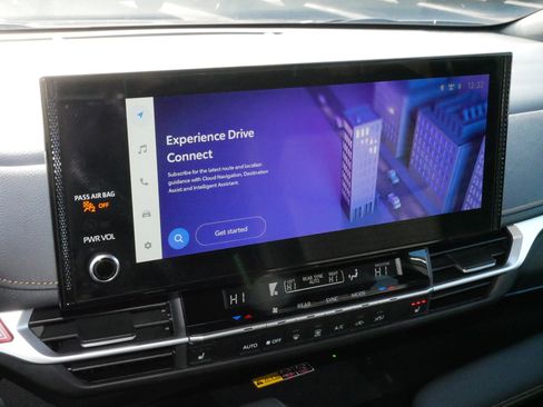 Used 2025 Toyota Sienna XLE Woodland Edition image 22