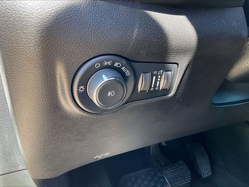 Used 2025 Jeep Compass Trailhawk w/ Trailer Tow Group AWD/4WD image 30