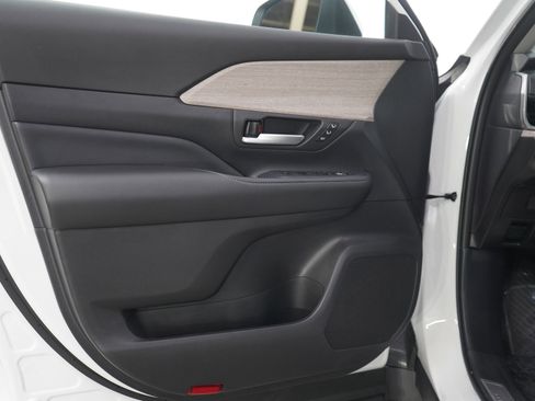 Used 2025 Toyota Grand Highlander AWD image 20