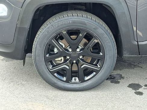 Used 2023 Jeep Renegade Altitude AWD/4WD image 8
