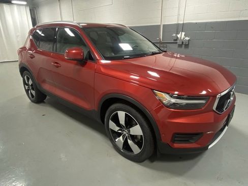Used 2019 Volvo XC40 T5 Momentum image 4