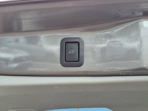 Used 2018 Toyota Highlander Limited FWD image 20