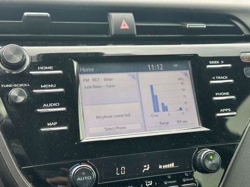 Used 2019 Toyota Camry SE FWD image 12