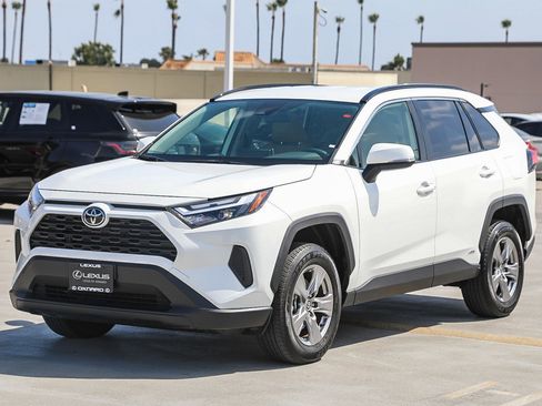 Used 2025 Toyota RAV4 XLE AWD/4WD image 3