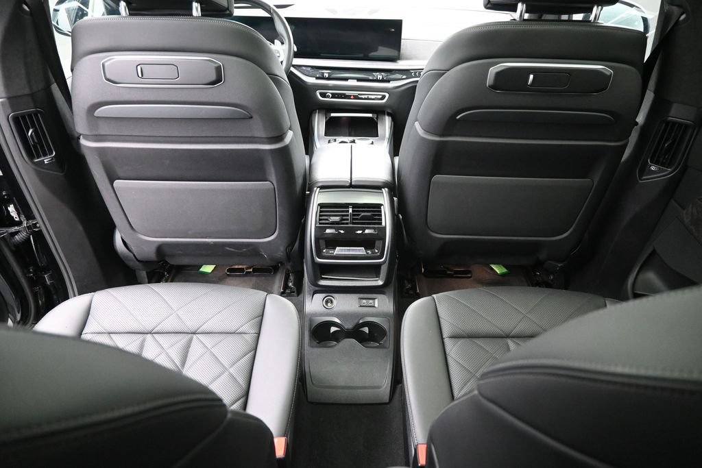 Used 2023 BMW X7 xDrive40i w/ M Sport Package AWD/4WD image 26