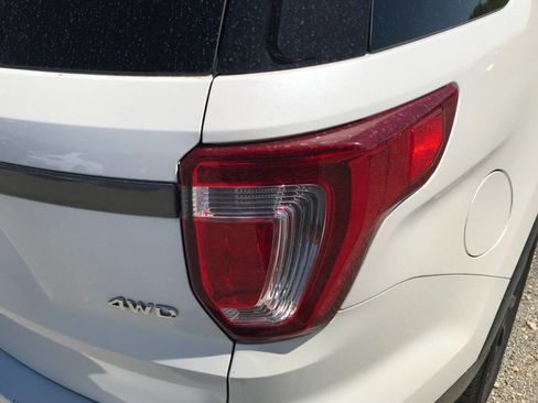 Used 2017 Ford Explorer XLT w/ Equipment Group 202A AWD/4WD image 29