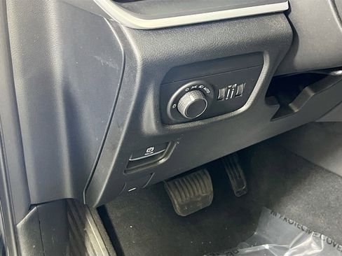 Used 2023 Jeep Grand Cherokee Laredo w/ Luxury Tech Group I image 10