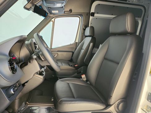 Used 2024 Mercedes-Benz Sprinter 2500 image 12