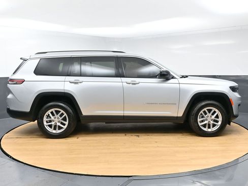 Used 2023 Jeep Grand Cherokee L Laredo image 8