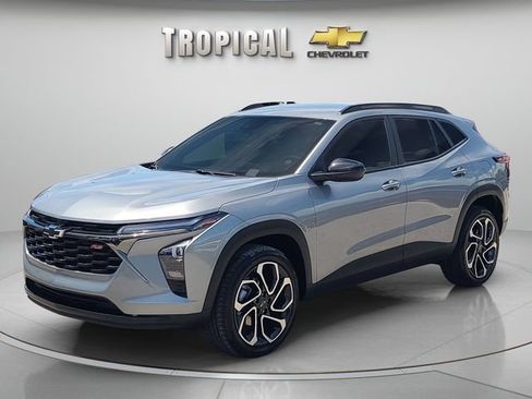 Used 2025 Chevrolet Trax RS w/ Driver Confidence Package FWD image 1