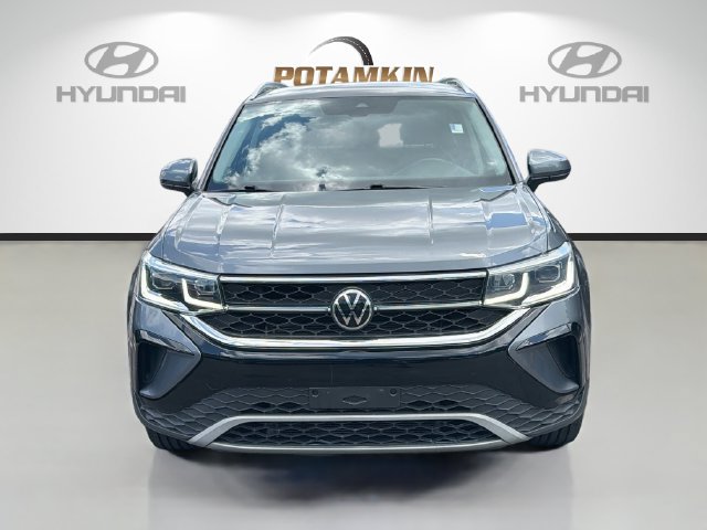 Used 2022 Volkswagen Taos SEL AWD/4WD image 2
