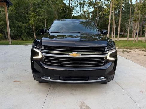 Used 2021 Chevrolet Suburban LT AWD/4WD image 3