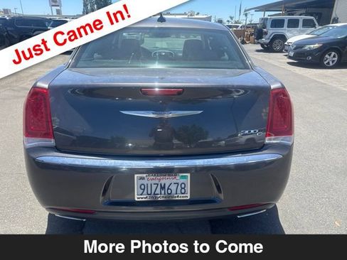 Used 2017 Chrysler 300 C RWD image 4