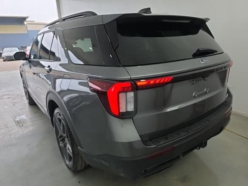 Used 2025 Ford Explorer ST-Line w/ ST-Line Street Pack AWD/4WD image 3
