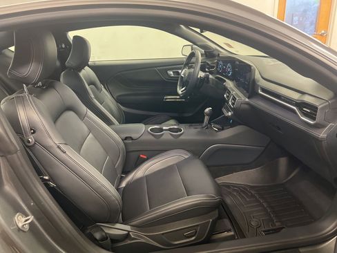 Used 2025 Ford Mustang GT Premium RWD image 13
