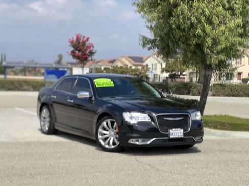 Used 2018 Chrysler 300 Limited image 40