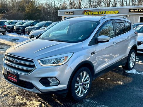 Used 2017 Ford Escape Titanium image 4