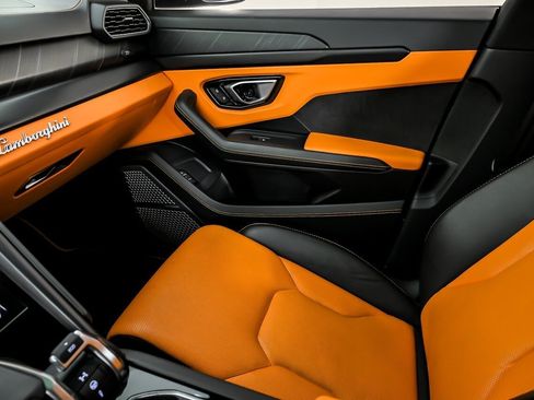 Used 2022 Lamborghini Urus AWD/4WD image 41