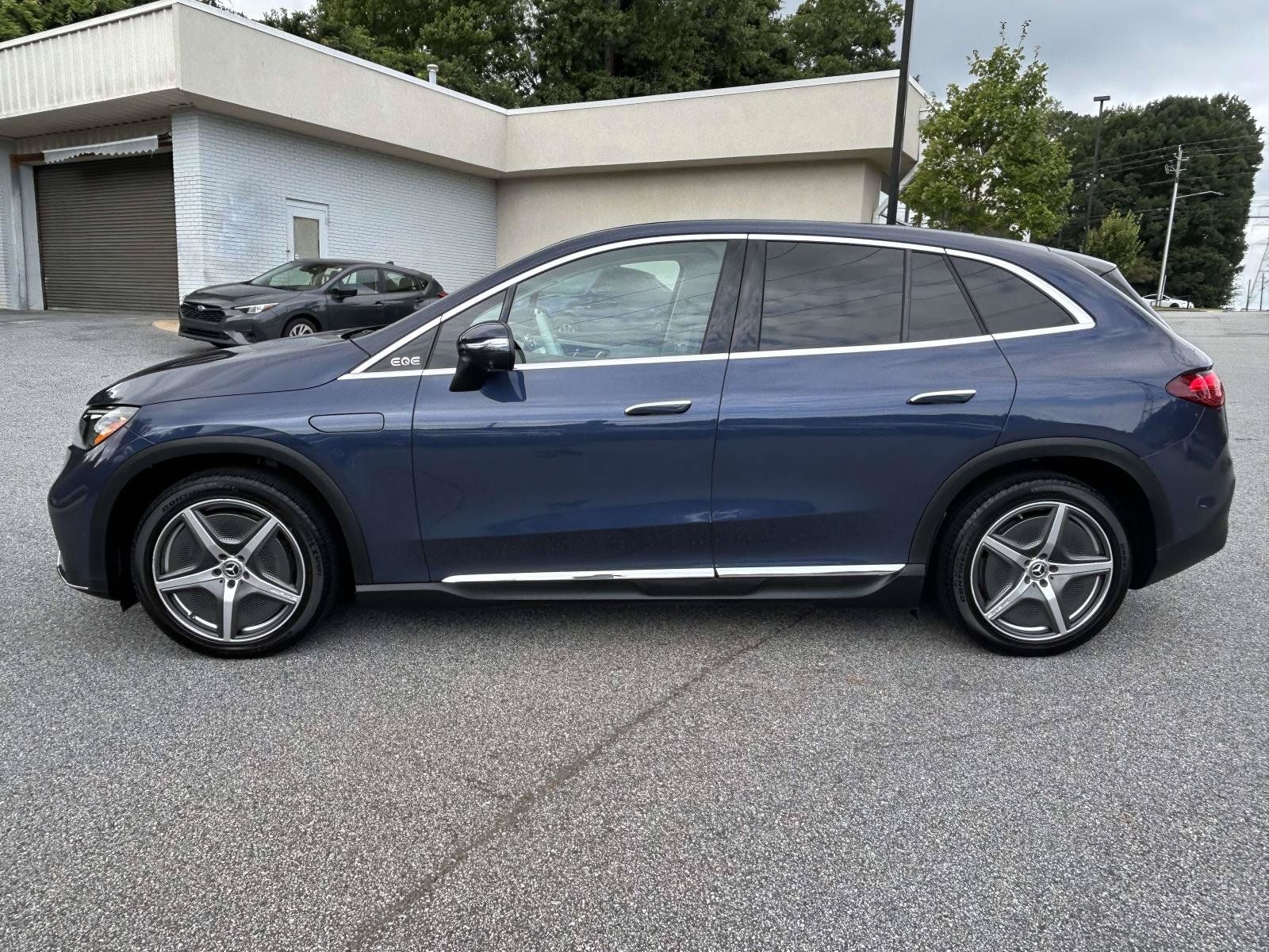 Used 2023 Mercedes-Benz EQE 500 4MATIC SUV image 2