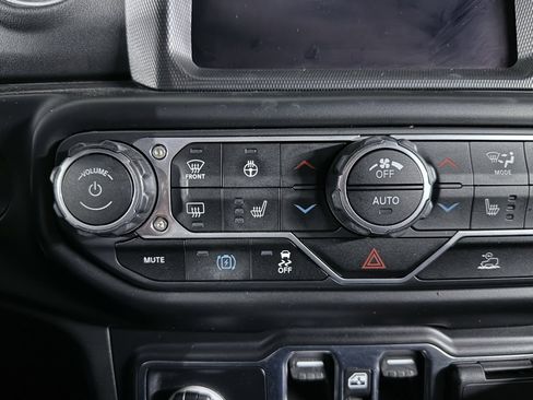 Used 2022 Jeep Wrangler Unlimited Sahara w/ Cold Weather Group image 36