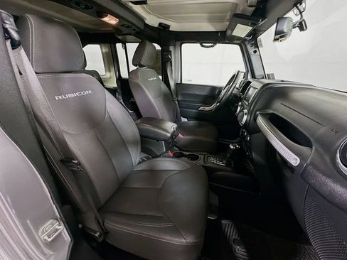 Used 2018 Jeep Wrangler Unlimited Rubicon w/ Cold Weather Group AWD/4WD image 33